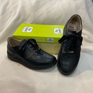 Brand new in box Finn Comfort City Damen black leather size 9.5.